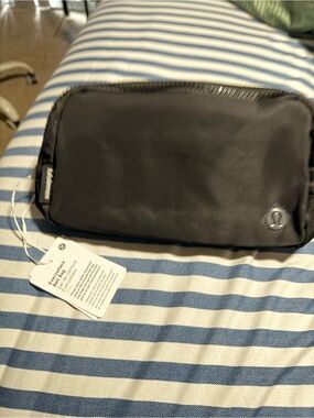 lululemon athletica Black Men's Toiletry Pouch
